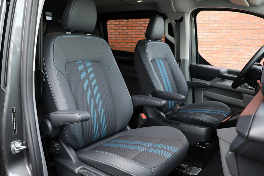 Ford Transit Custom 300 2.0 TDCI L2H1 Sport 170 PK DC | Dubbel Cabine | 360 Camera | Middenconsole | ACC | Blind Spot | Navigatie | Camera | CarPlay Elek. Trekhaak | 5-Zitter | BPM VRIJ | Verlengde fabrieksgarantie tot 11-2029