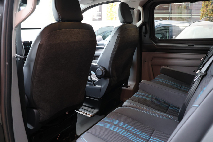 Ford Transit Custom 300 2.0 TDCI L2H1 Sport 170 PK DC | Dubbel Cabine | 360 Camera | Middenconsole | ACC | Blind Spot | Navigatie | Camera | CarPlay Elek. Trekhaak | 5-Zitter | BPM VRIJ | Verlengde fabrieksgarantie tot 11-2029