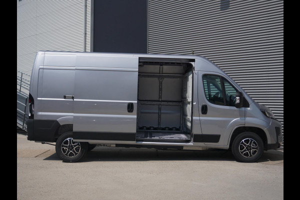 Peugeot e-Boxer 3.5t L3H2 Zwaar 110 kWh | 8 jaar garantie | Pakket Style Black | Pakket Premium Visibilit LED | Pakket City Plus