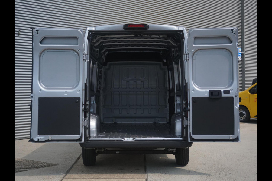 Peugeot e-Boxer 3.5t L3H2 Zwaar 110 kWh | 8 jaar garantie | Pakket Style Black | Pakket Premium Visibilit LED | Pakket City Plus