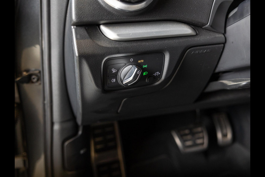 Audi A3 Sportback 35 TFSI CoD 2x S-Line / 150pk / Automatische klimaatregeling / Stoelverwarming / Afgevlakt stuurwiel /