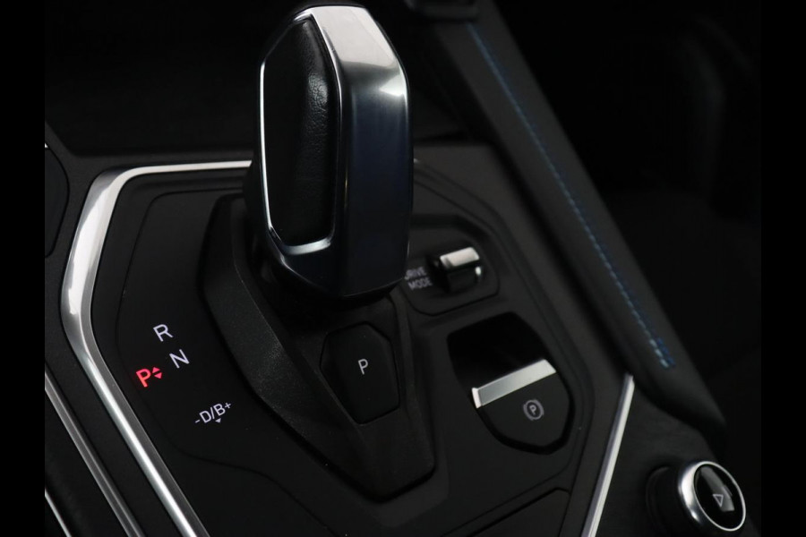 Lynk & Co 01 1.5 Plug In | Panoramadak | Trekhaak | Infinity by Harman | Camera | Adaptive cruise | Stoelverwarming | Carplay | Memory | Full LED | PHEV