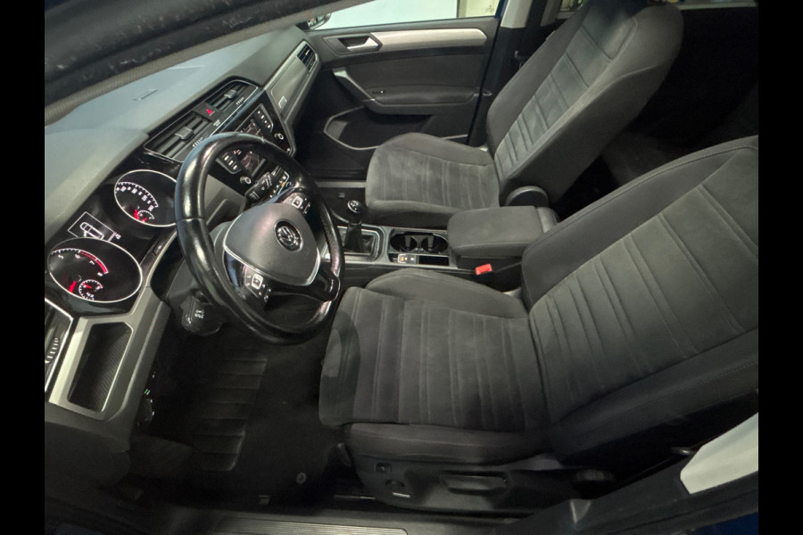 Volkswagen Touran 1.2 TSI Comfortline Business Navi | Clima | PDC | Pano | Stoelverwarming