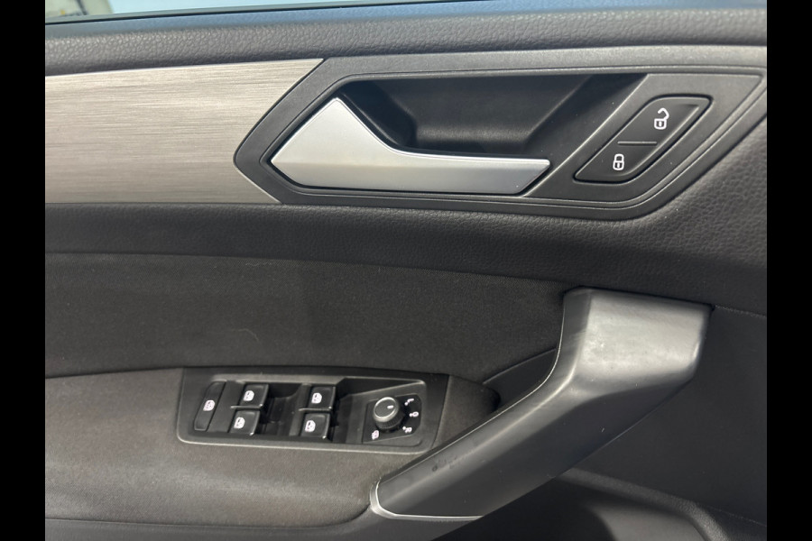 Volkswagen Touran 1.2 TSI Comfortline Business Navi | Clima | PDC | Pano | Stoelverwarming