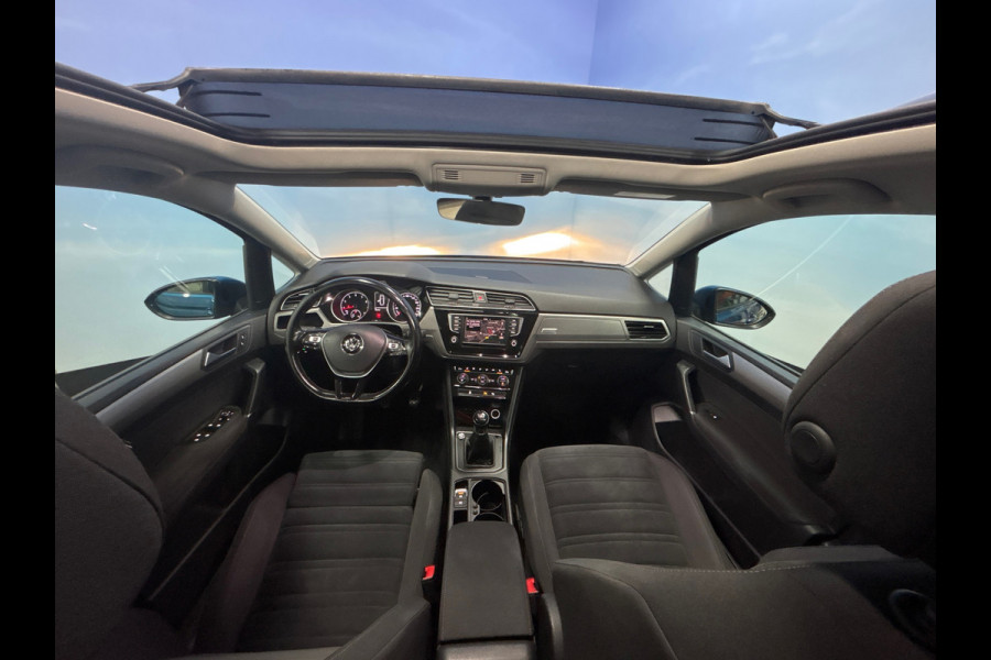 Volkswagen Touran 1.2 TSI Comfortline Business Navi | Clima | PDC | Pano | Stoelverwarming