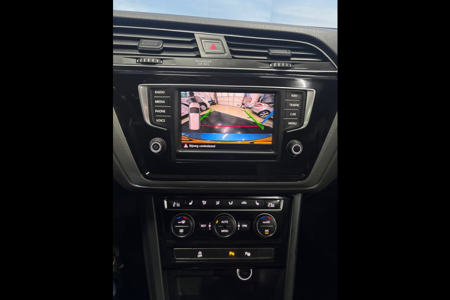 Volkswagen Touran 1.2 TSI Comfortline Business Navi | Clima | PDC | Pano | Stoelverwarming