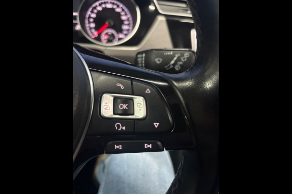 Volkswagen Touran 1.2 TSI Comfortline Business Navi | Clima | PDC | Pano | Stoelverwarming