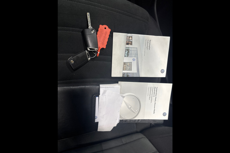 Volkswagen Touran 1.2 TSI Comfortline Business Navi | Clima | PDC | Pano | Stoelverwarming