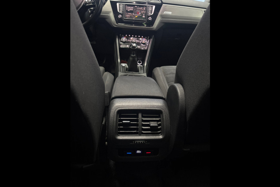 Volkswagen Touran 1.2 TSI Comfortline Business Navi | Clima | PDC | Pano | Stoelverwarming