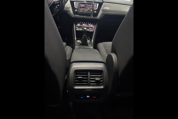 Volkswagen Touran 1.2 TSI Comfortline Business Navi | Clima | PDC | Pano | Stoelverwarming
