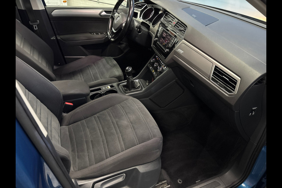 Volkswagen Touran 1.2 TSI Comfortline Business Navi | Clima | PDC | Pano | Stoelverwarming