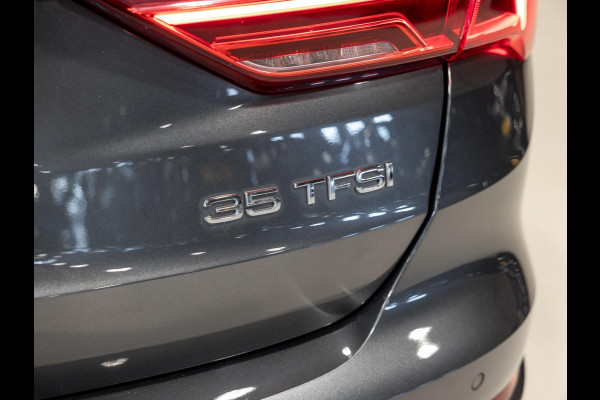 Audi Q3 35 TFSI 2x S Line / 150pk / Panorama dak / Achteruitrij camera / Keyless entry /
