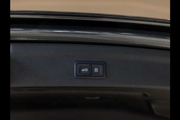 Audi Q3 35 TFSI 2x S Line / 150pk / Panorama dak / Achteruitrij camera / Keyless entry /