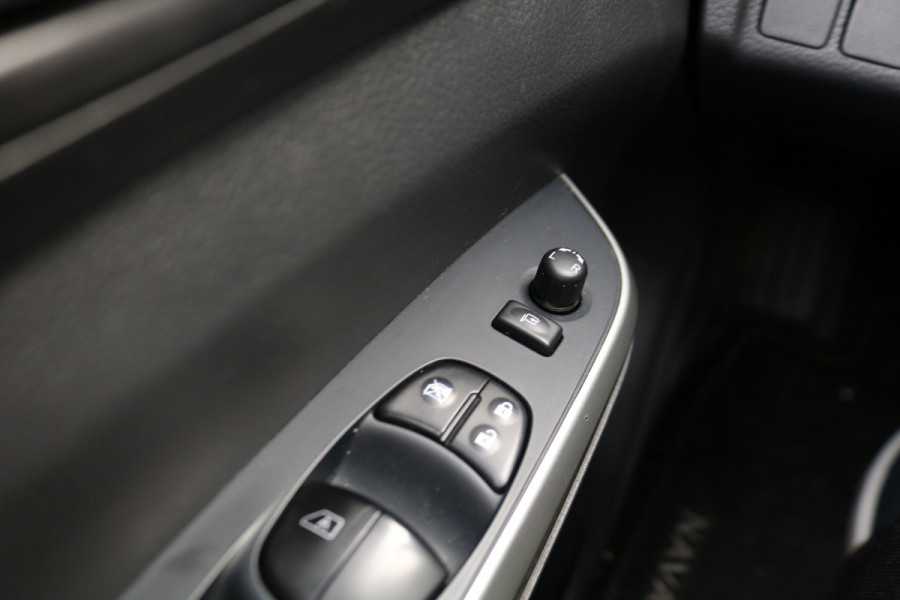 Nissan Navara 2.3 dCi 190pk New N-Guard Automaat 4x4 3.500kg Trekhaak