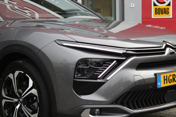 Citroën C5 X 1.6 Plug-in Hybrid 225PK MAX | PANORAMISCH SCHUIF / KANTELDAK | ELEKTRISCHE VOORSTOELEN MET GEHEUGEN | VOORSTOEL VENTILATIE | VOORSTOEL VERWARMING | VOORSTOELEN MET MASSAGE FUNCTIE | LEDEREN BEKLEDING | STUUR VERWARMING | DRAADLOOS APPLE CARPLAY / ANDROID AUTO | 360° CAMERA | KEYLESS ENTRY / START | 19"LICHTMETALEN VELGEN | ELEKTRISCH BEDIENBARE ACHTERKLEP MET HANDSFREE FUNCTIE | HEADUP DISPLAY | NAVIGATIE | ADAPTIVE CRUISE CONTROL |