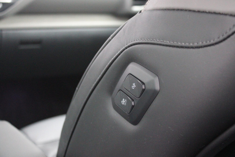 Citroën C5 X 1.6 Plug-in Hybrid 225PK MAX | PANORAMISCH SCHUIF / KANTELDAK | ELEKTRISCHE VOORSTOELEN MET GEHEUGEN | VOORSTOEL VENTILATIE | VOORSTOEL VERWARMING | VOORSTOELEN MET MASSAGE FUNCTIE | LEDEREN BEKLEDING | STUUR VERWARMING | DRAADLOOS APPLE CARPLAY / ANDROID AUTO | 360° CAMERA | KEYLESS ENTRY / START | 19"LICHTMETALEN VELGEN | ELEKTRISCH BEDIENBARE ACHTERKLEP MET HANDSFREE FUNCTIE | HEADUP DISPLAY | NAVIGATIE | ADAPTIVE CRUISE CONTROL |