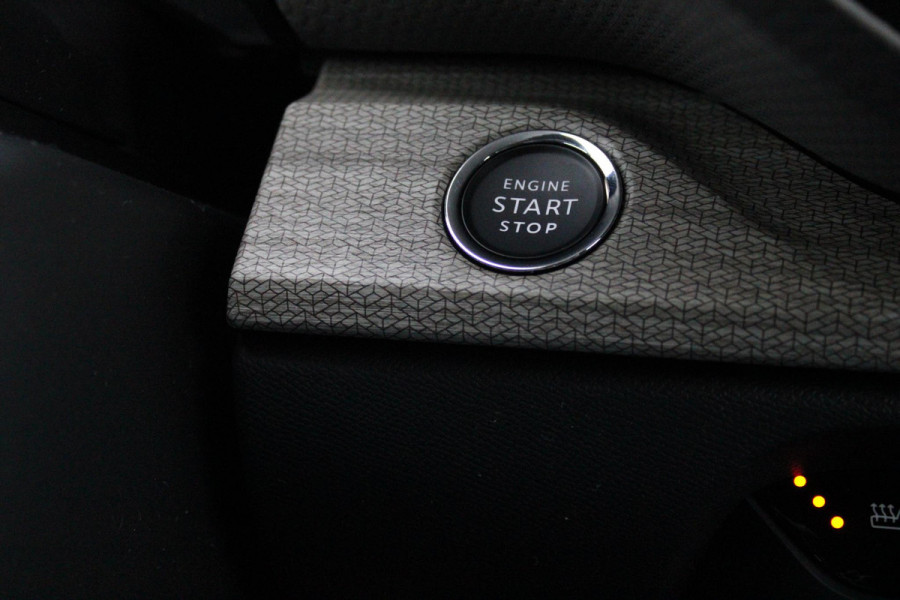 Citroën C5 X 1.6 Plug-in Hybrid 225PK MAX | PANORAMISCH SCHUIF / KANTELDAK | ELEKTRISCHE VOORSTOELEN MET GEHEUGEN | VOORSTOEL VENTILATIE | VOORSTOEL VERWARMING | VOORSTOELEN MET MASSAGE FUNCTIE | LEDEREN BEKLEDING | STUUR VERWARMING | DRAADLOOS APPLE CARPLAY / ANDROID AUTO | 360° CAMERA | KEYLESS ENTRY / START | 19"LICHTMETALEN VELGEN | ELEKTRISCH BEDIENBARE ACHTERKLEP MET HANDSFREE FUNCTIE | HEADUP DISPLAY | NAVIGATIE | ADAPTIVE CRUISE CONTROL |