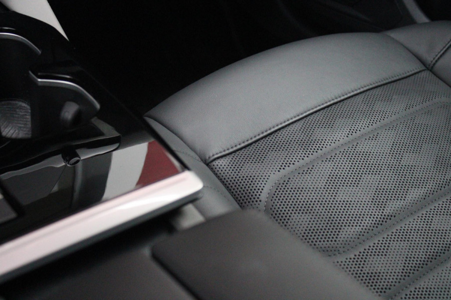 Citroën C5 X 1.6 Plug-in Hybrid 225PK MAX | PANORAMISCH SCHUIF / KANTELDAK | ELEKTRISCHE VOORSTOELEN MET GEHEUGEN | VOORSTOEL VENTILATIE | VOORSTOEL VERWARMING | VOORSTOELEN MET MASSAGE FUNCTIE | LEDEREN BEKLEDING | STUUR VERWARMING | DRAADLOOS APPLE CARPLAY / ANDROID AUTO | 360° CAMERA | KEYLESS ENTRY / START | 19"LICHTMETALEN VELGEN | ELEKTRISCH BEDIENBARE ACHTERKLEP MET HANDSFREE FUNCTIE | HEADUP DISPLAY | NAVIGATIE | ADAPTIVE CRUISE CONTROL |