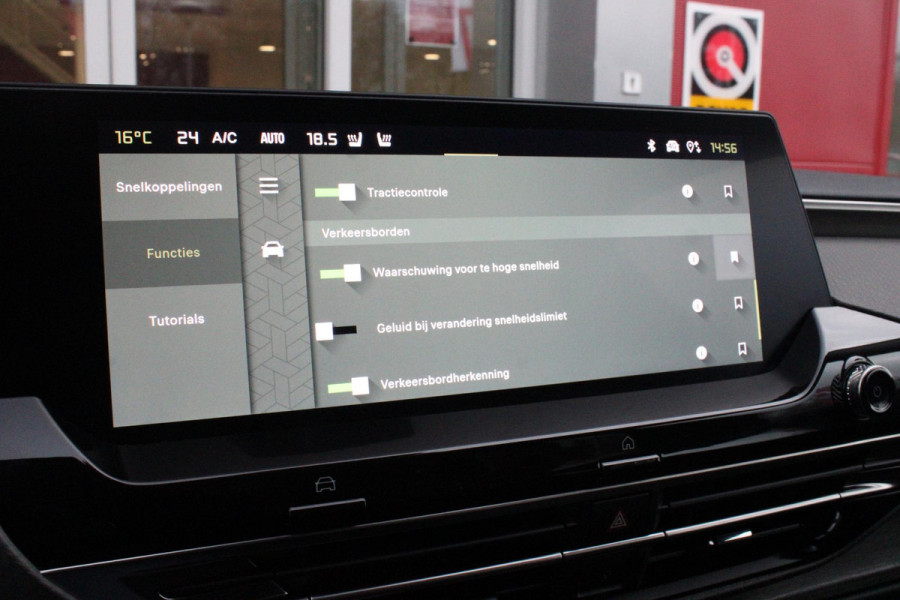 Citroën C5 X 1.6 Plug-in Hybrid 225PK MAX | PANORAMISCH SCHUIF / KANTELDAK | ELEKTRISCHE VOORSTOELEN MET GEHEUGEN | VOORSTOEL VENTILATIE | VOORSTOEL VERWARMING | VOORSTOELEN MET MASSAGE FUNCTIE | LEDEREN BEKLEDING | STUUR VERWARMING | DRAADLOOS APPLE CARPLAY / ANDROID AUTO | 360° CAMERA | KEYLESS ENTRY / START | 19"LICHTMETALEN VELGEN | ELEKTRISCH BEDIENBARE ACHTERKLEP MET HANDSFREE FUNCTIE | HEADUP DISPLAY | NAVIGATIE | ADAPTIVE CRUISE CONTROL |