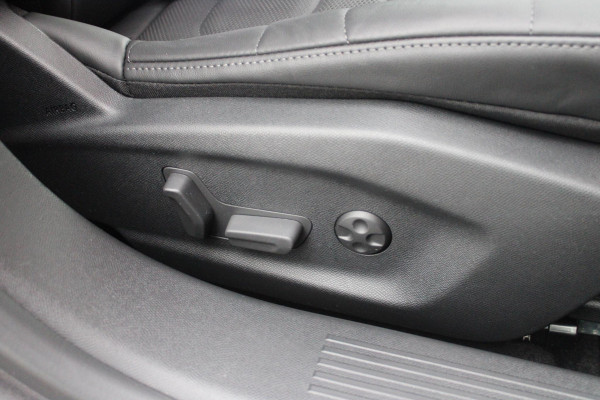 Citroën C5 X 1.6 Plug-in Hybrid 225PK MAX | PANORAMISCH SCHUIF / KANTELDAK | ELEKTRISCHE VOORSTOELEN MET GEHEUGEN | VOORSTOEL VENTILATIE | VOORSTOEL VERWARMING | VOORSTOELEN MET MASSAGE FUNCTIE | LEDEREN BEKLEDING | STUUR VERWARMING | DRAADLOOS APPLE CARPLAY / ANDROID AUTO | 360° CAMERA | KEYLESS ENTRY / START | 19"LICHTMETALEN VELGEN | ELEKTRISCH BEDIENBARE ACHTERKLEP MET HANDSFREE FUNCTIE | HEADUP DISPLAY | NAVIGATIE | ADAPTIVE CRUISE CONTROL |