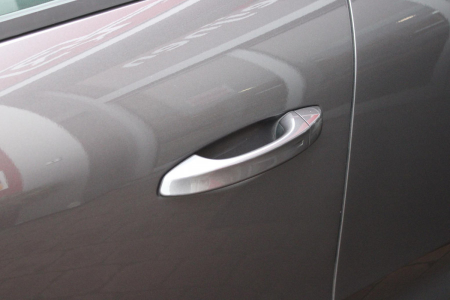 Citroën C5 X 1.6 Plug-in Hybrid 225PK MAX | PANORAMISCH SCHUIF / KANTELDAK | ELEKTRISCHE VOORSTOELEN MET GEHEUGEN | VOORSTOEL VENTILATIE | VOORSTOEL VERWARMING | VOORSTOELEN MET MASSAGE FUNCTIE | LEDEREN BEKLEDING | STUUR VERWARMING | DRAADLOOS APPLE CARPLAY / ANDROID AUTO | 360° CAMERA | KEYLESS ENTRY / START | 19"LICHTMETALEN VELGEN | ELEKTRISCH BEDIENBARE ACHTERKLEP MET HANDSFREE FUNCTIE | HEADUP DISPLAY | NAVIGATIE | ADAPTIVE CRUISE CONTROL |