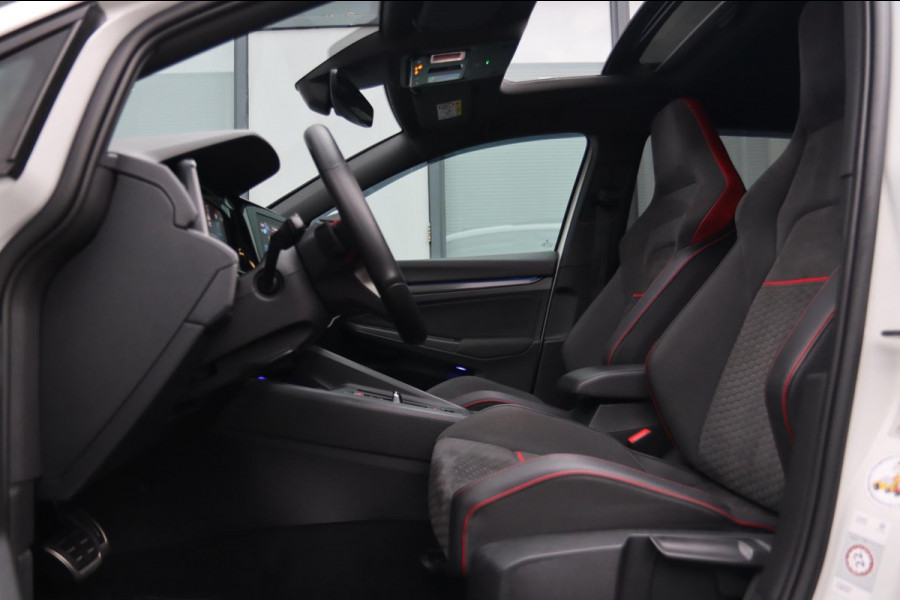 Volkswagen Golf 2.0 TSI GTI Clubsport / PANODAK / KEYLESS / IQ / ACC / CAMERA