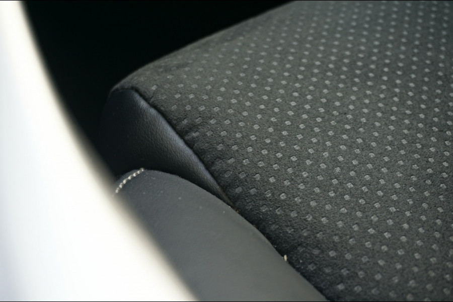 Mitsubishi Eclipse Cross PHEV Intense+ AUTOMAAT CARPLAY | CAMERA | HAAK | STOELVERW.