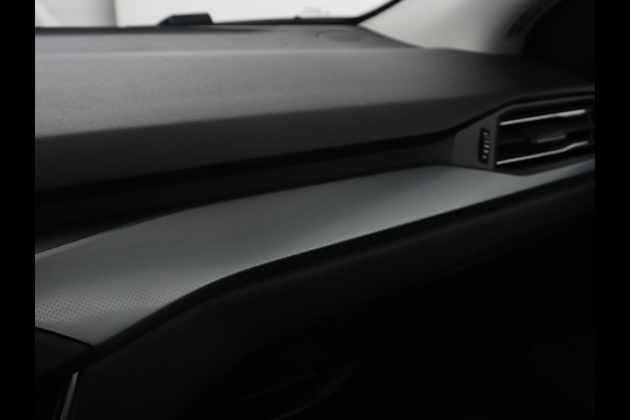 Ford Focus 1.5 EcoBoost Active | Stoel & stuurverwarming | Trekhaak | Camera | Adaptive cruise | Carplay | Navigatie | B&O Sound | Climate control | Keyless | Full LED | Park Assist