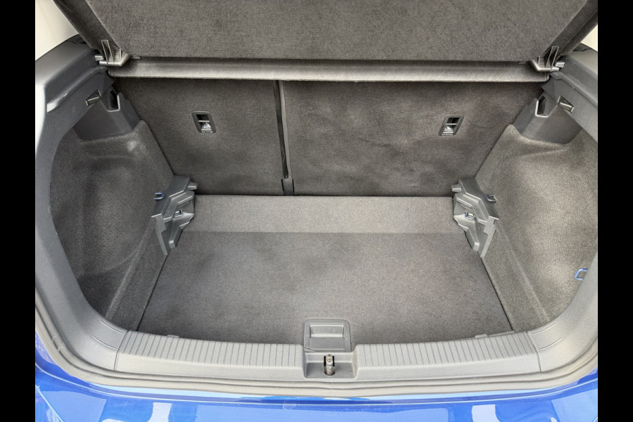 Volkswagen T-Cross 1.0 TSI Life / Adaptive Cruise / Carplay / Navigatie / Airco / Achteruitrij- camera /