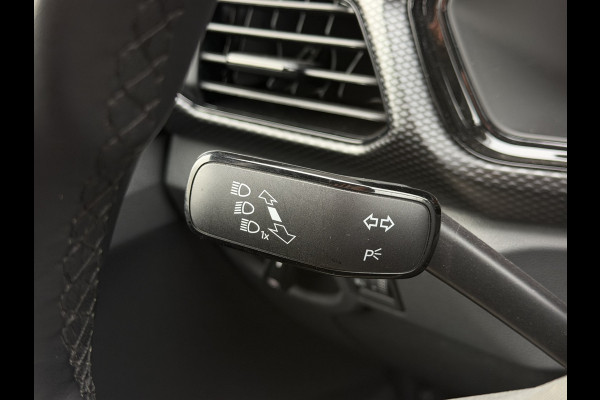 Volkswagen T-Cross 1.0 TSI Life / Adaptive Cruise / Carplay / Navigatie / Airco / Achteruitrij- camera /