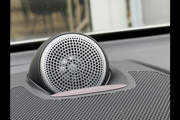 Volvo XC60 2.0 T8 Plug-in hybrid AWD R-Design |Facelift|Pano|Bowers & Wilkins|Stoel Ventilatie|Pilot Assist|Trekhaak