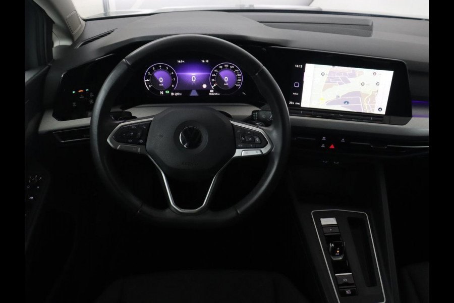 Volkswagen Golf 1.0 eTSI Life | Camera | Carplay | Navigatie | Sfeerverlichting | Parkeerhulp | Adaptive cruise | Digital Cockpit | Climate control | Bluetooth | Full LED