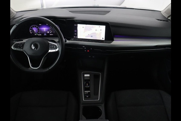 Volkswagen Golf 1.0 eTSI Life | Camera | Carplay | Navigatie | Sfeerverlichting | Parkeerhulp | Adaptive cruise | Digital Cockpit | Climate control | Bluetooth | Full LED