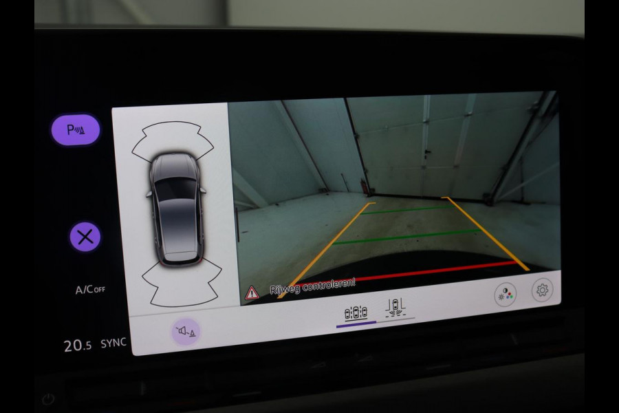 Volkswagen Golf 1.0 eTSI Life | Camera | Carplay | Navigatie | Sfeerverlichting | Parkeerhulp | Adaptive cruise | Digital Cockpit | Climate control | Bluetooth | Full LED