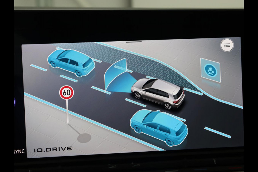 Volkswagen Golf 1.0 eTSI Life | Camera | Carplay | Navigatie | Sfeerverlichting | Parkeerhulp | Adaptive cruise | Digital Cockpit | Climate control | Bluetooth | Full LED