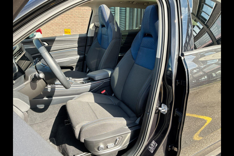 Lynk & Co 01 1.5 Plug in Hybrid 261pk | SkyRoof | 360° Camera | Climate Pack | Pilot Assist | Park Assist | Carplay Android auto