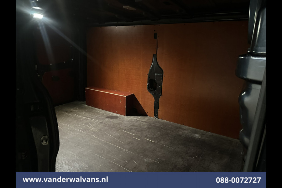 Renault Trafic 2.0 dCi 131pk L2H1 Euro6 Airco | Navigatie | LED | Cruisecontrol | 2500kg Trekhaak Parkeersensoren, Bijrijdersbank