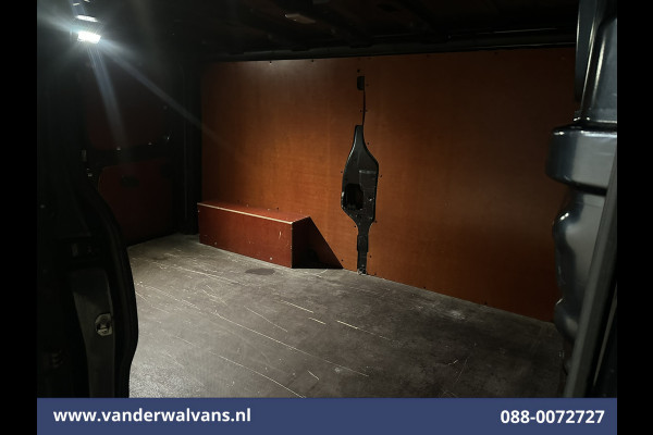 Renault Trafic 2.0 dCi 131pk L2H1 Euro6 Airco | Navigatie | LED | Cruisecontrol | 2500kg Trekhaak Parkeersensoren, Bijrijdersbank