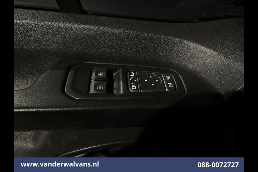 Renault Trafic 2.0 dCi 131pk L2H1 Euro6 Airco | Navigatie | LED | Cruisecontrol | 2500kg Trekhaak Parkeersensoren, Bijrijdersbank