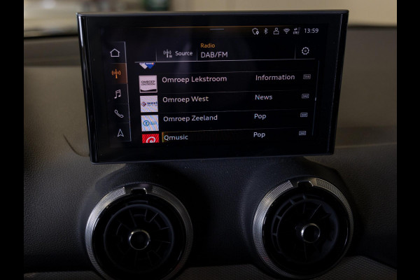 Audi Q2 35 TFSI Advanced edition / 150pk / Stoelverwarming / Keyless entry / Matrix LED / Adaptieve cruise control /