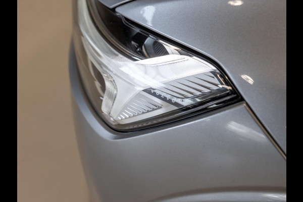 Volvo XC60 2.0 T8 Twin Engine AWD Inscription / 407pk / ERAD vervangen / Trekhaak / Panorama dak / Stoelverwarming /