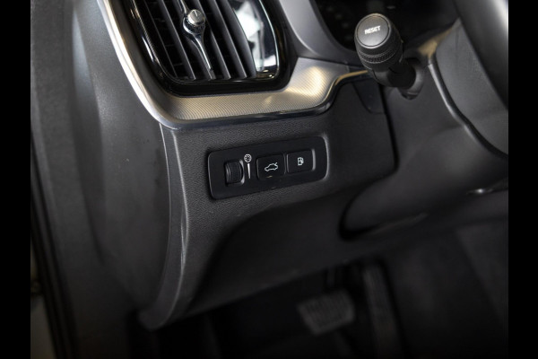 Volvo XC60 2.0 T8 Twin Engine AWD Inscription / 407pk / ERAD vervangen / Trekhaak / Panorama dak / Stoelverwarming /