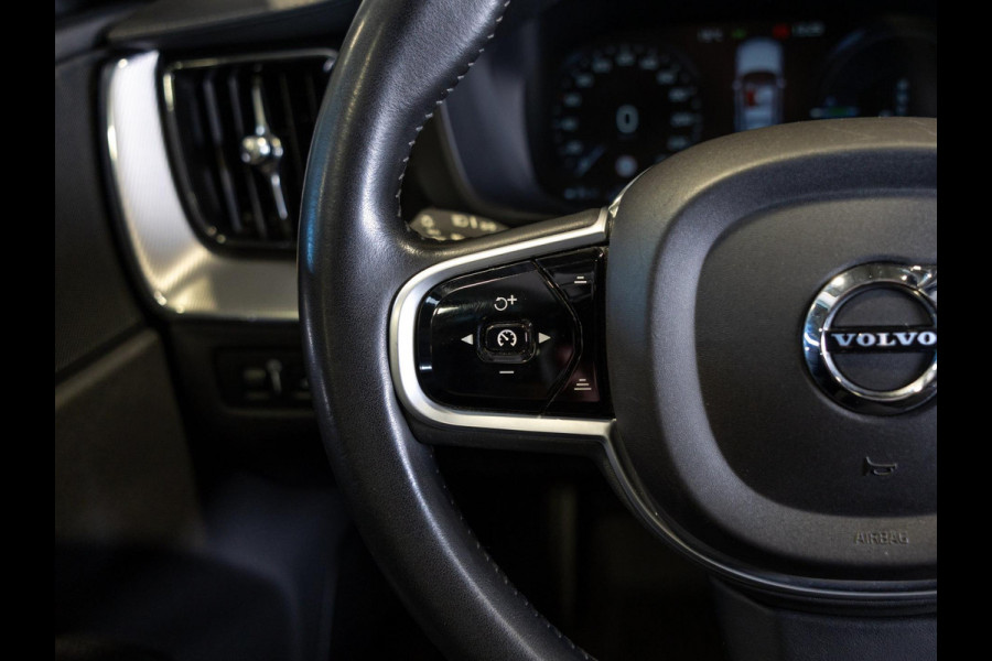 Volvo XC60 2.0 T8 Twin Engine AWD Inscription / 407pk / ERAD vervangen / Trekhaak / Panorama dak / Stoelverwarming /