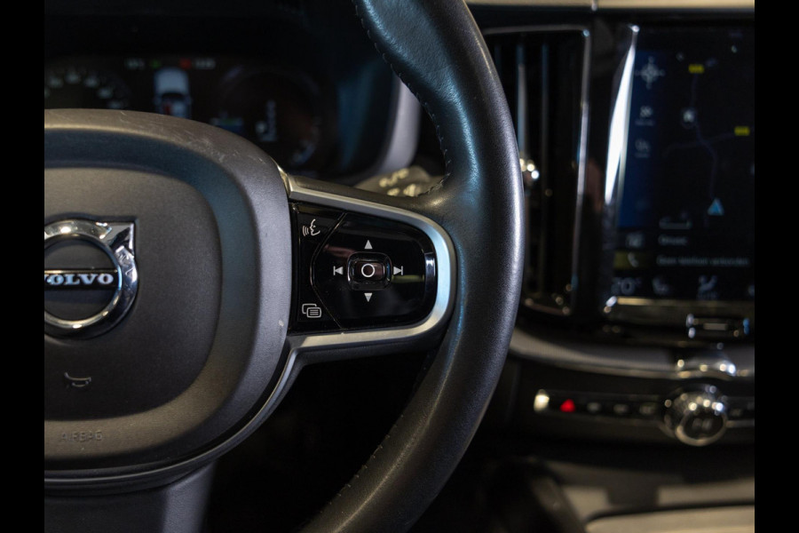 Volvo XC60 2.0 T8 Twin Engine AWD Inscription / 407pk / ERAD vervangen / Trekhaak / Panorama dak / Stoelverwarming /