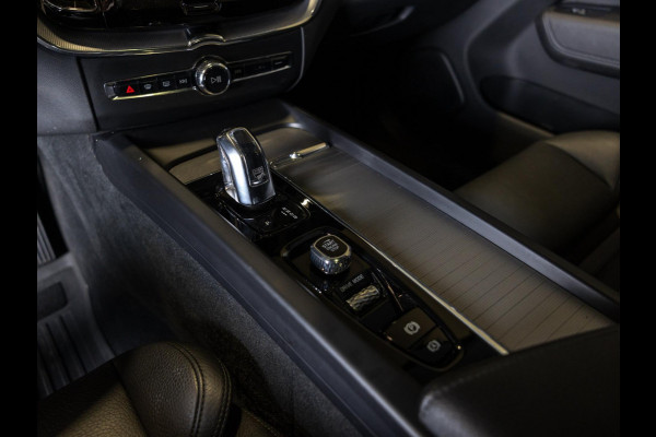 Volvo XC60 2.0 T8 Twin Engine AWD Inscription / 407pk / ERAD vervangen / Trekhaak / Panorama dak / Stoelverwarming /