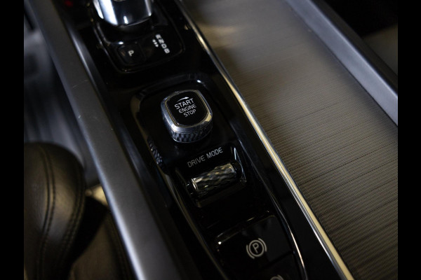 Volvo XC60 2.0 T8 Twin Engine AWD Inscription / 407pk / ERAD vervangen / Trekhaak / Panorama dak / Stoelverwarming /