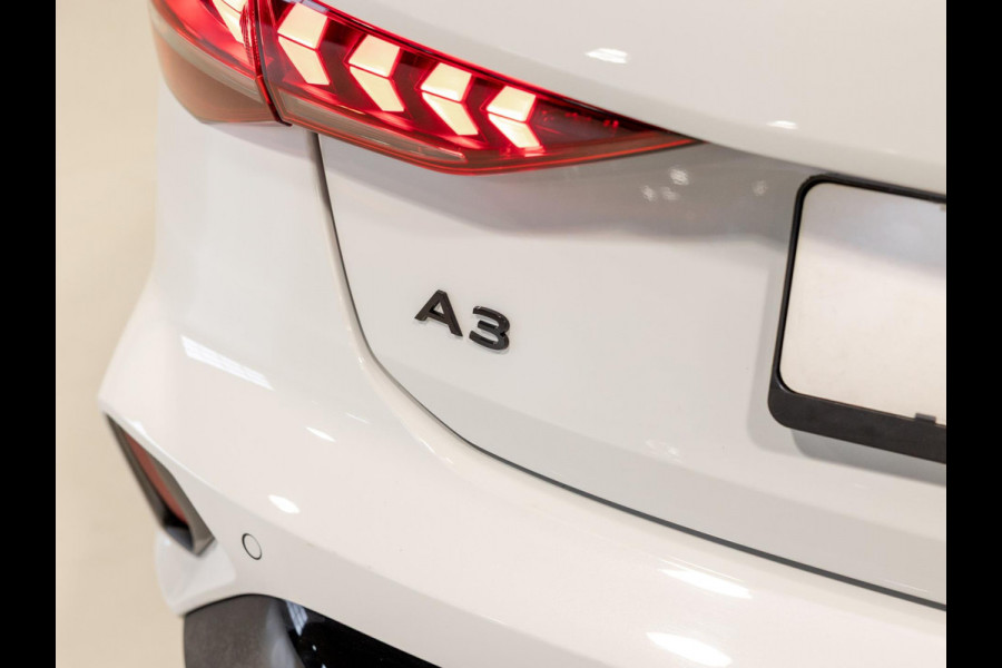 Audi A3 Sportback 35 TFSI S edition / 150pk / Panorama dak / Sonos / Achteruitrij camera /