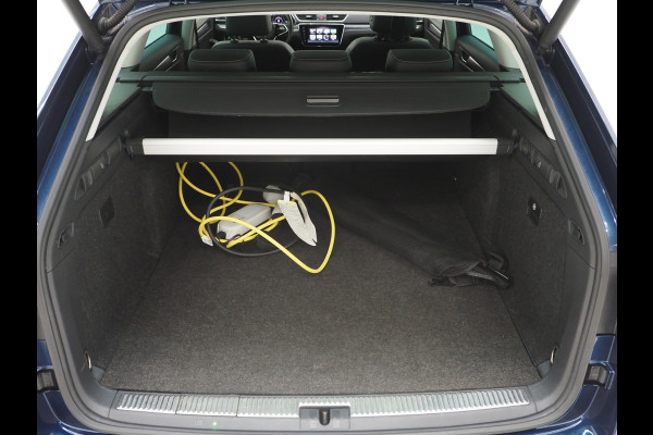 Škoda Superb Combi 1.4 TSI iV Style | Panoramadak | Canton | Trekhaak | 360 | Keyless | Adaptive Cruise | Carplay