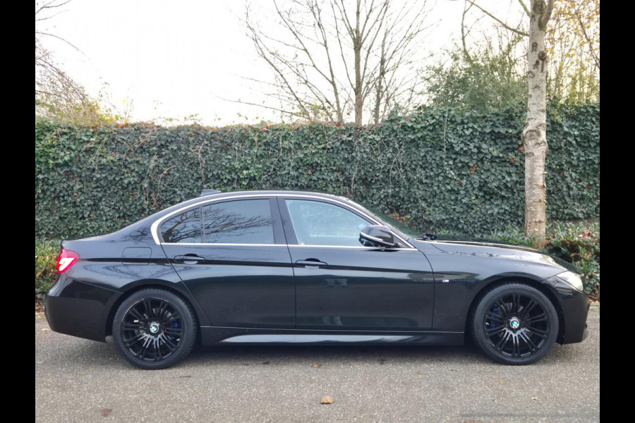 BMW 3-serie 320i M Sport Ed Apple CarPlay Trekhaak Camera Line Assist Shadow Executive