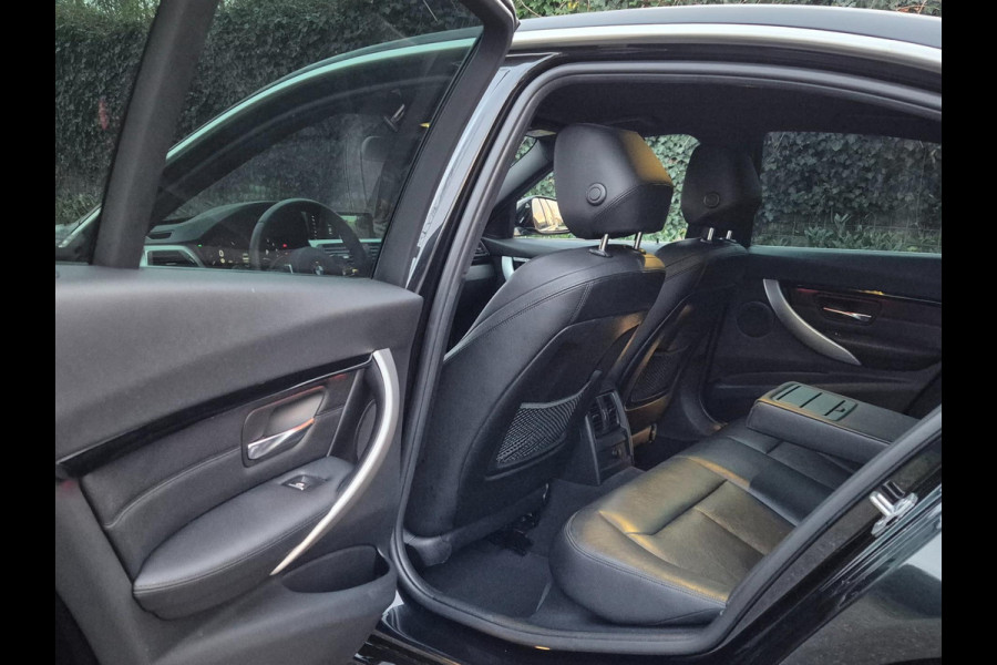 BMW 3-serie 320i M Sport Ed Apple CarPlay Trekhaak Camera Line Assist Shadow Executive